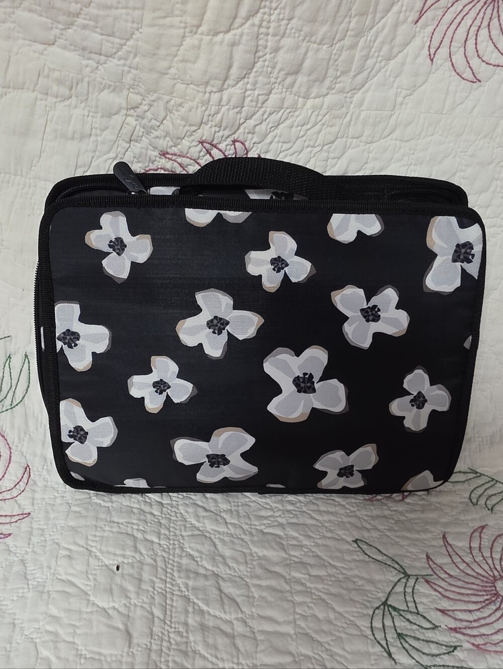 Thirty-One Gifts Family Style Travel Case in the Scattered Flowers pattern